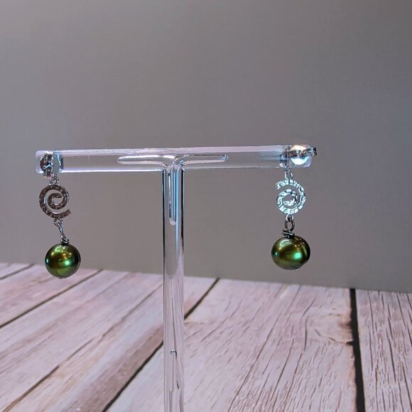 Handmade Earrings With Green Cultured Pearls and White Gold-Plated Details - Picture 6 of 8